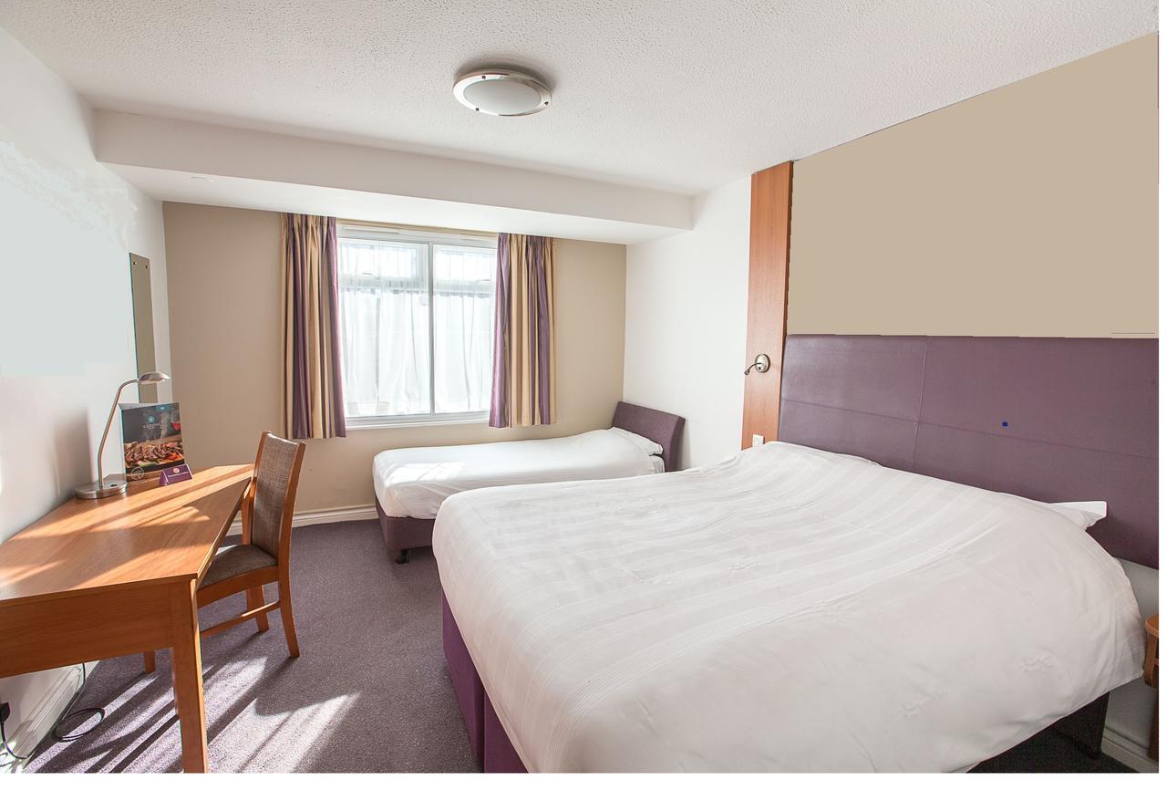 เรดวิงส์ ลอดจ์ โซลิฮัลล์ Hotel ภายนอก รูปภาพ